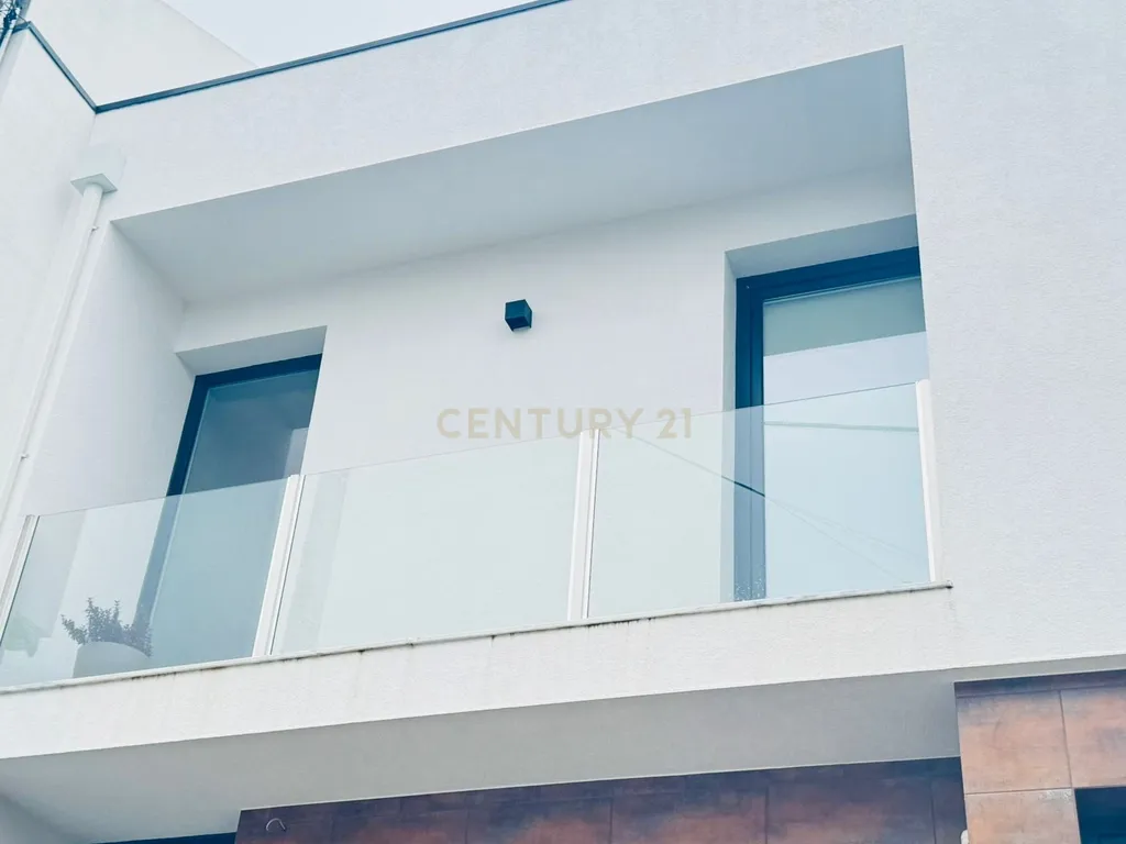 Moradia Geminada T4 em Caneças, Moderna e com excelentes acabamentos - Image 20