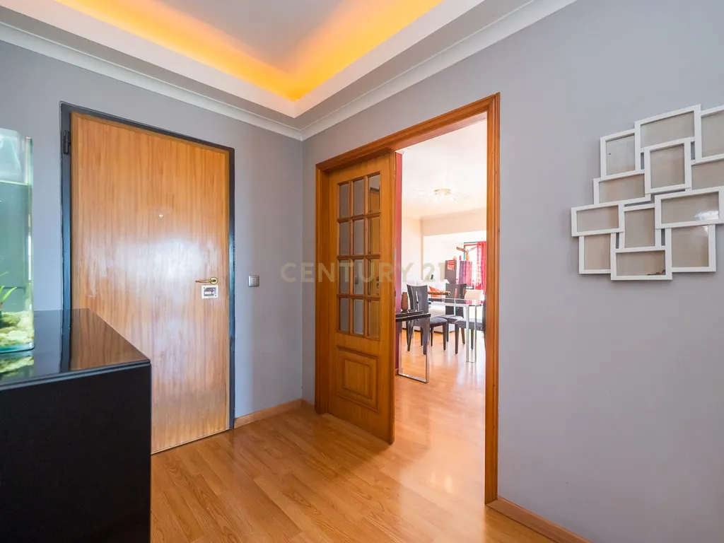 Exclusivo T2 com Vista Panorâmica de Excelência | Massamá Norte - Image 16