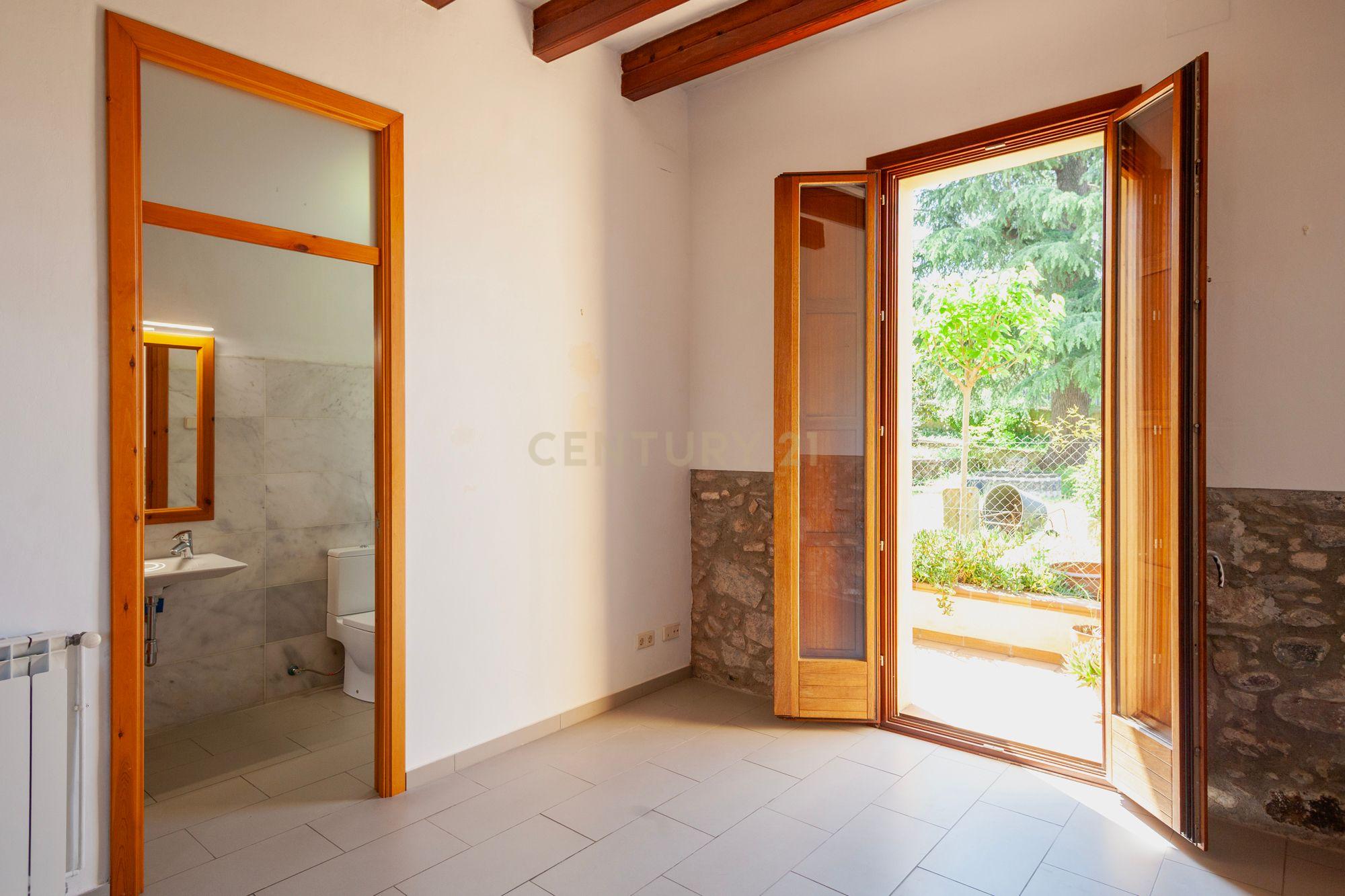 Encanto modernista no rés do chão com jardim – La Garriga - Image 22