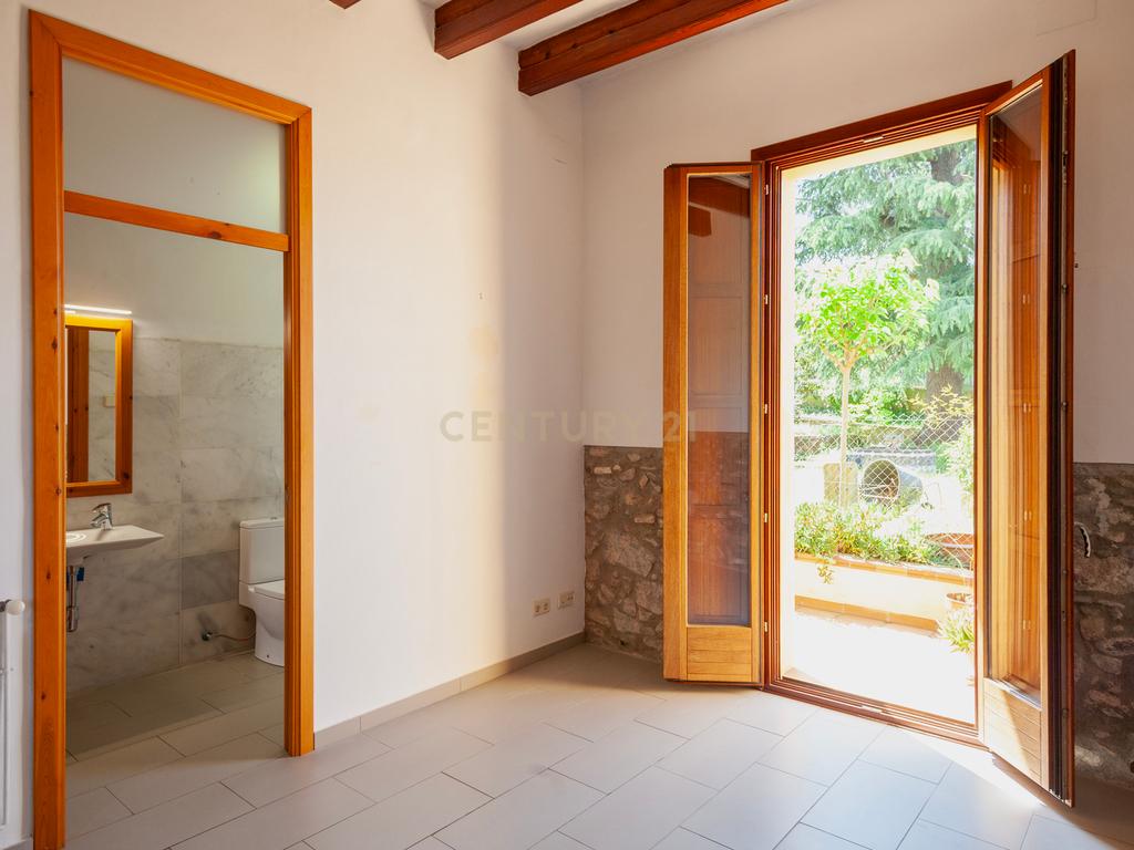 Encanto modernista no rés do chão com jardim – La Garriga - Image 23