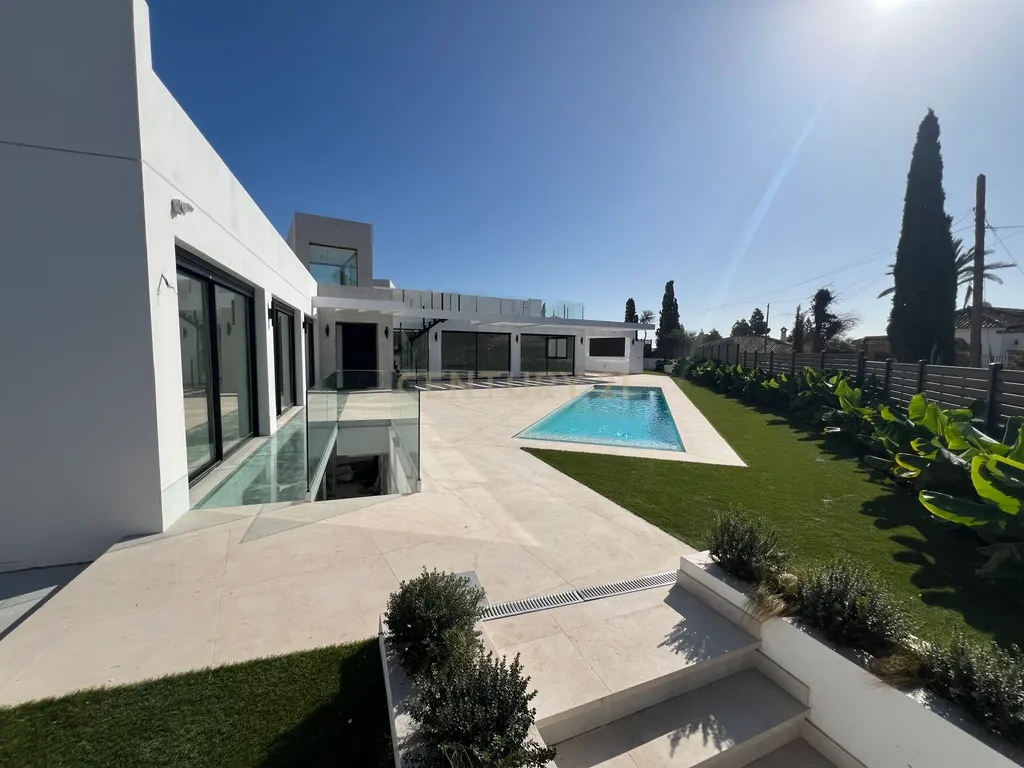Moradia contemporânea de construção recente - Image 17