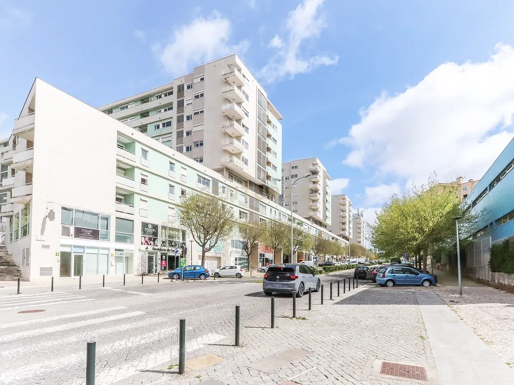 T1 com Garagem e Arrecadação no Condomínio São Gonçalo – Alta de Lisboa - Image 1
