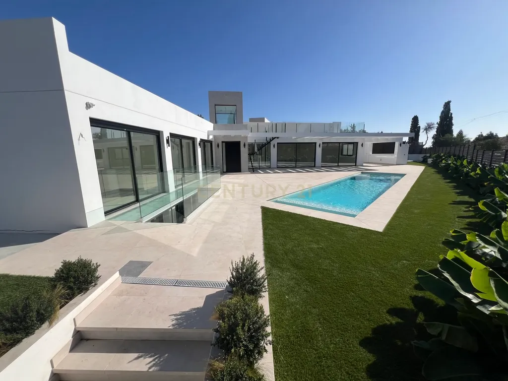 Moradia contemporânea de construção recente - Image 16