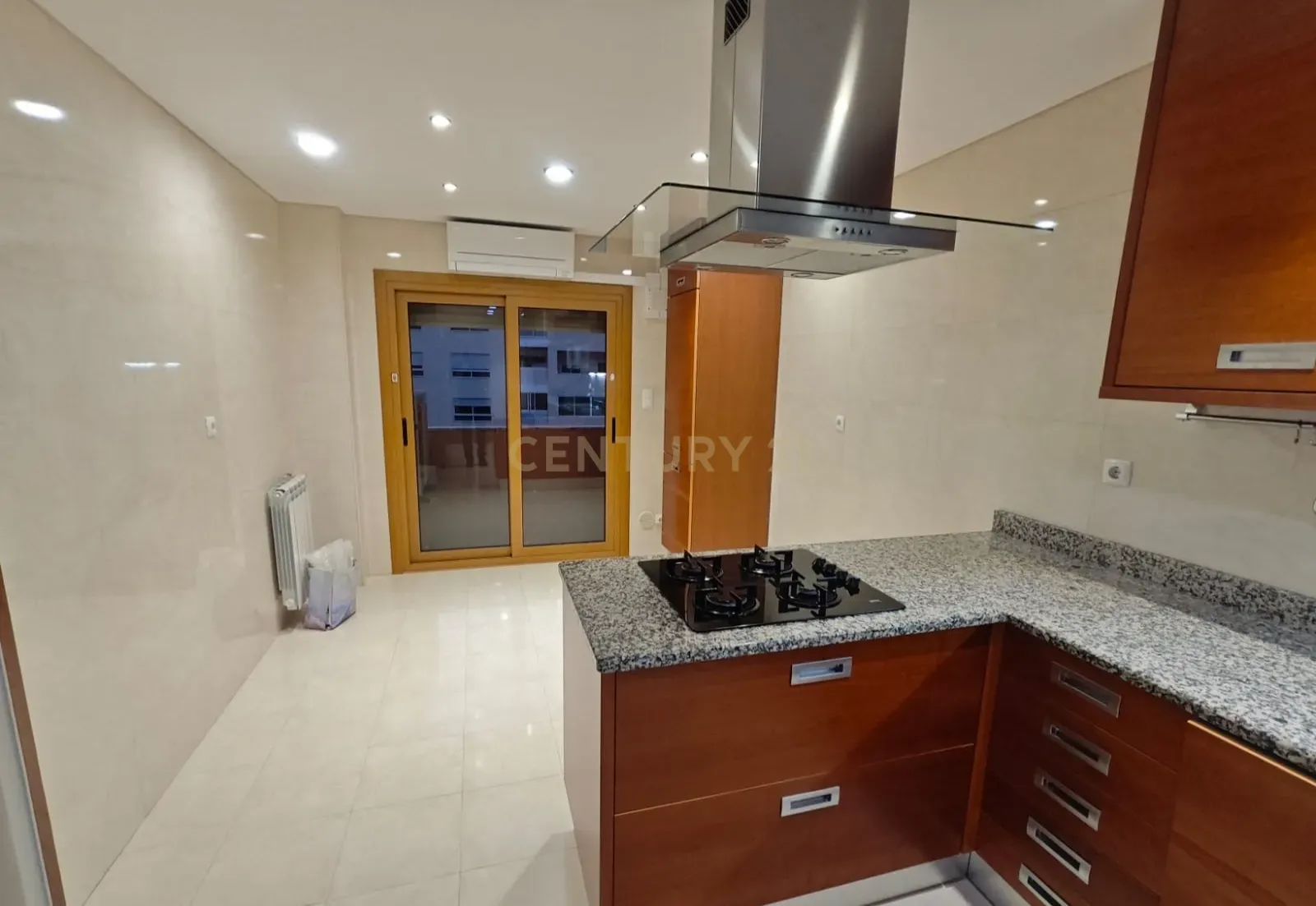 Apartamento de 3 assoalhadas, Box fechada e arrecadação, Póvoa de Santa Iria - Image 3