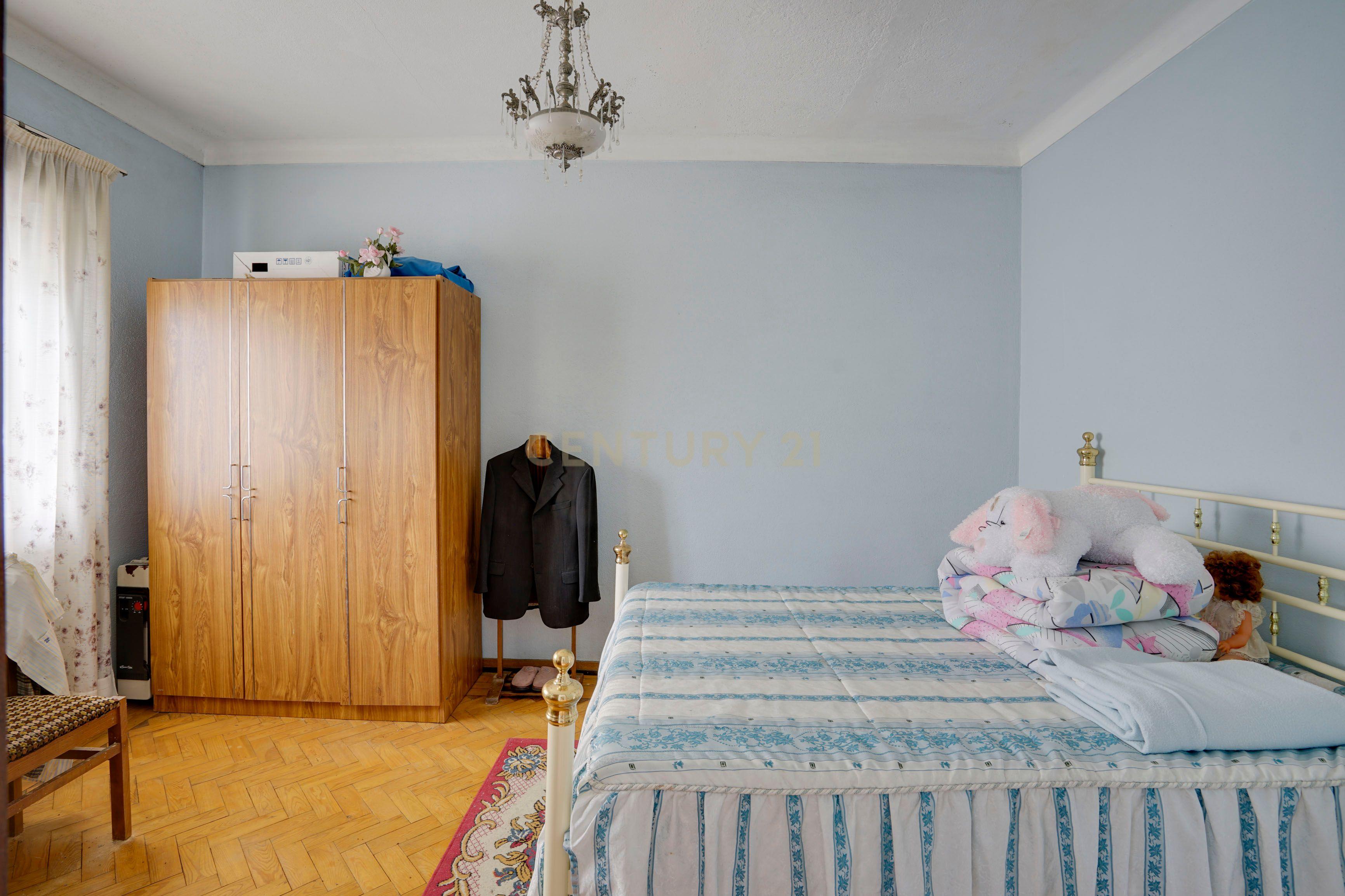 Fotografia 10 de MORADIA T3 COM GARAGEM, LOGRADOURO E ESPAÇO PARA NEGÓCIO