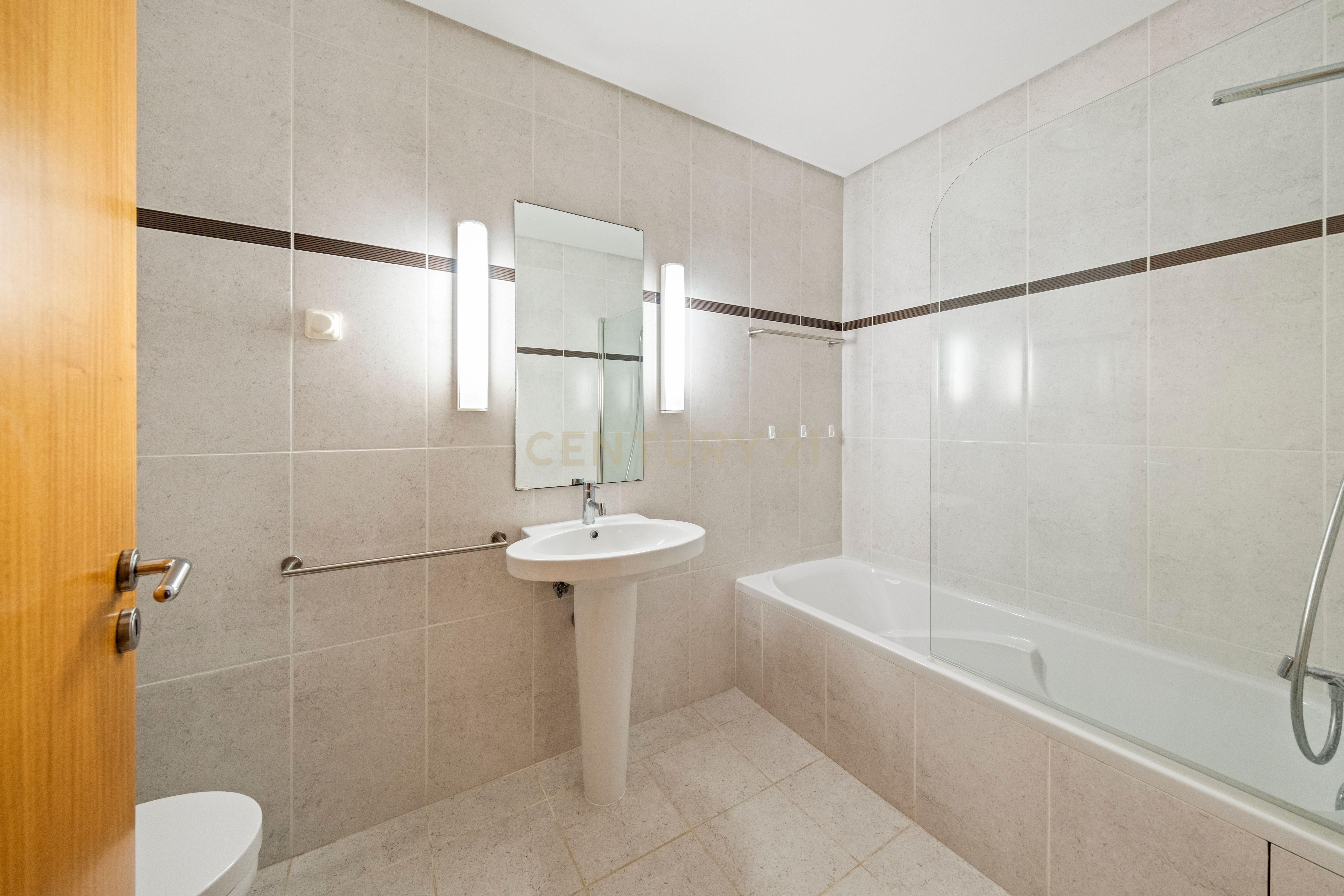 Apartamento moderno T3 com vista mar na Praia da Vitória - Image 11