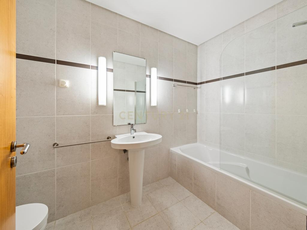 Apartamento moderno  T3 com vista mar na Praia da Vitória - Image 11