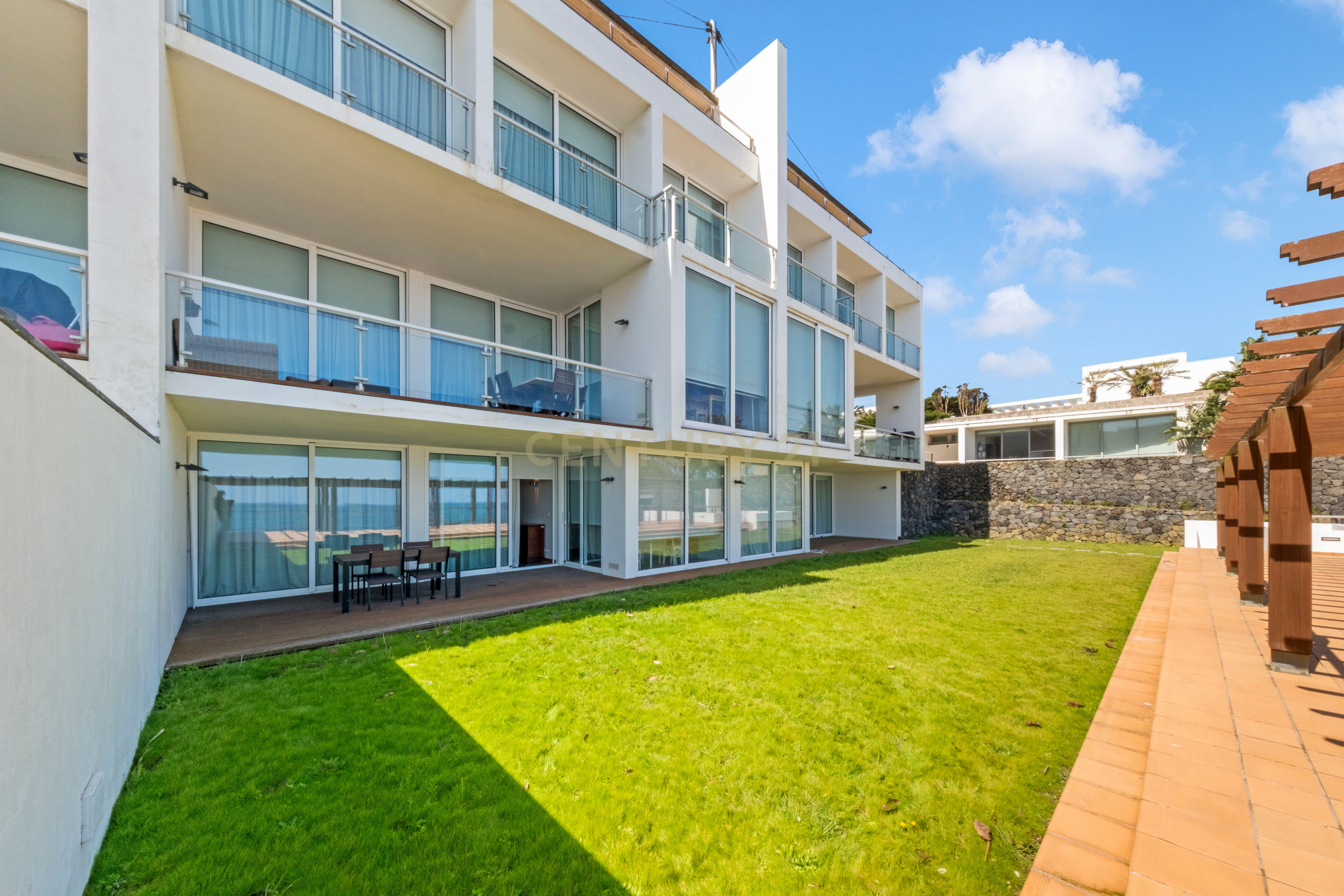 Apartamento moderno T3 com vista mar na Praia da Vitória - Image 1