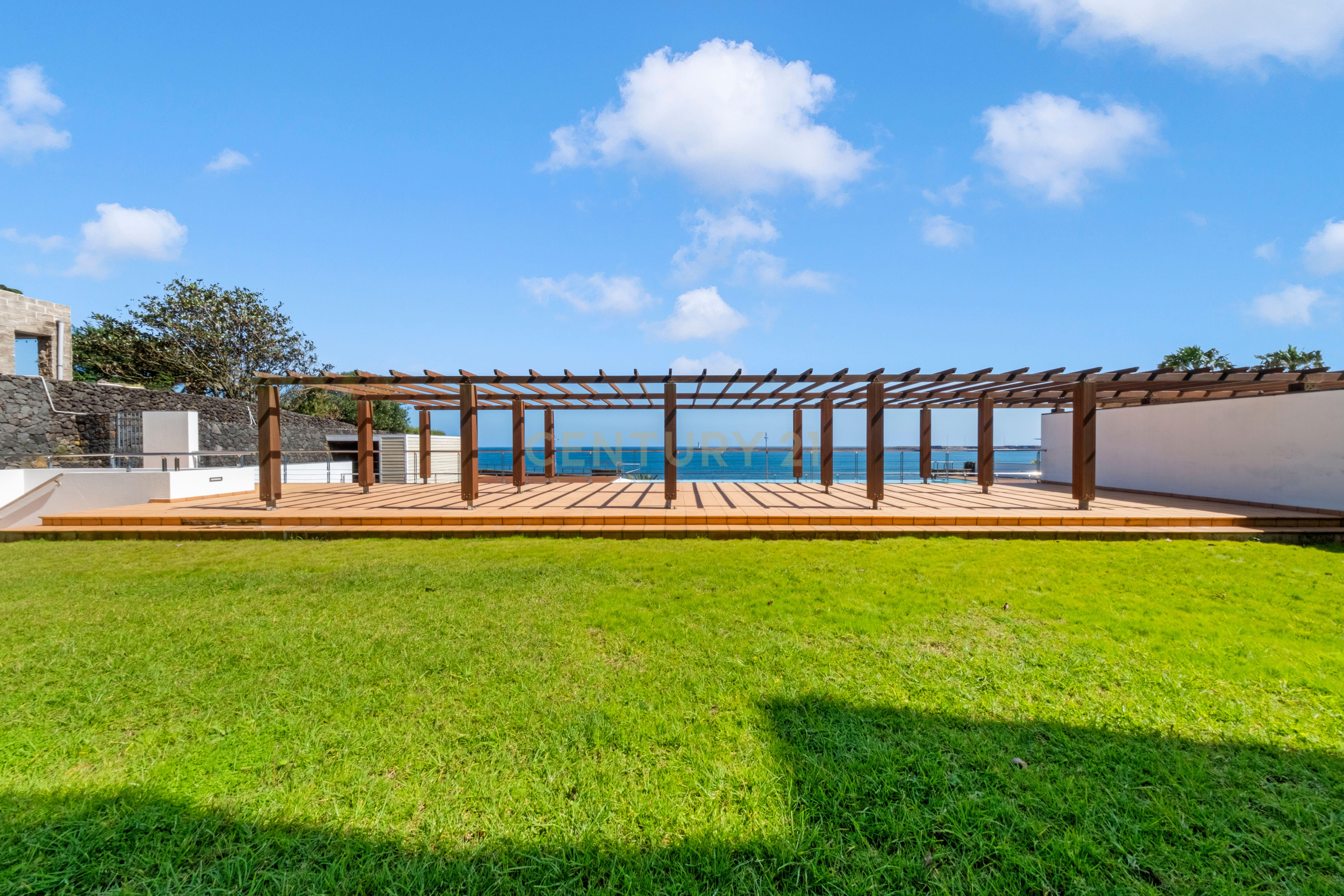 Apartamento moderno T3 com vista mar na Praia da Vitória - Image 2