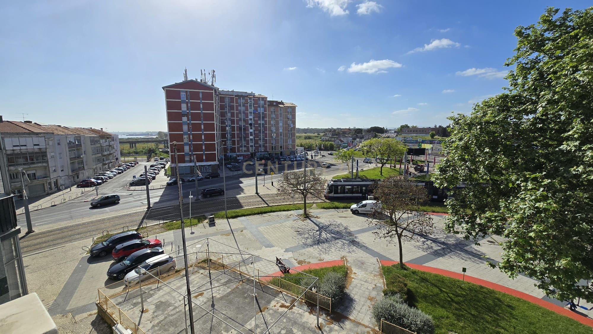 Apartamento T2 no Centro de Corroios – Excelente Localização! - Image 27