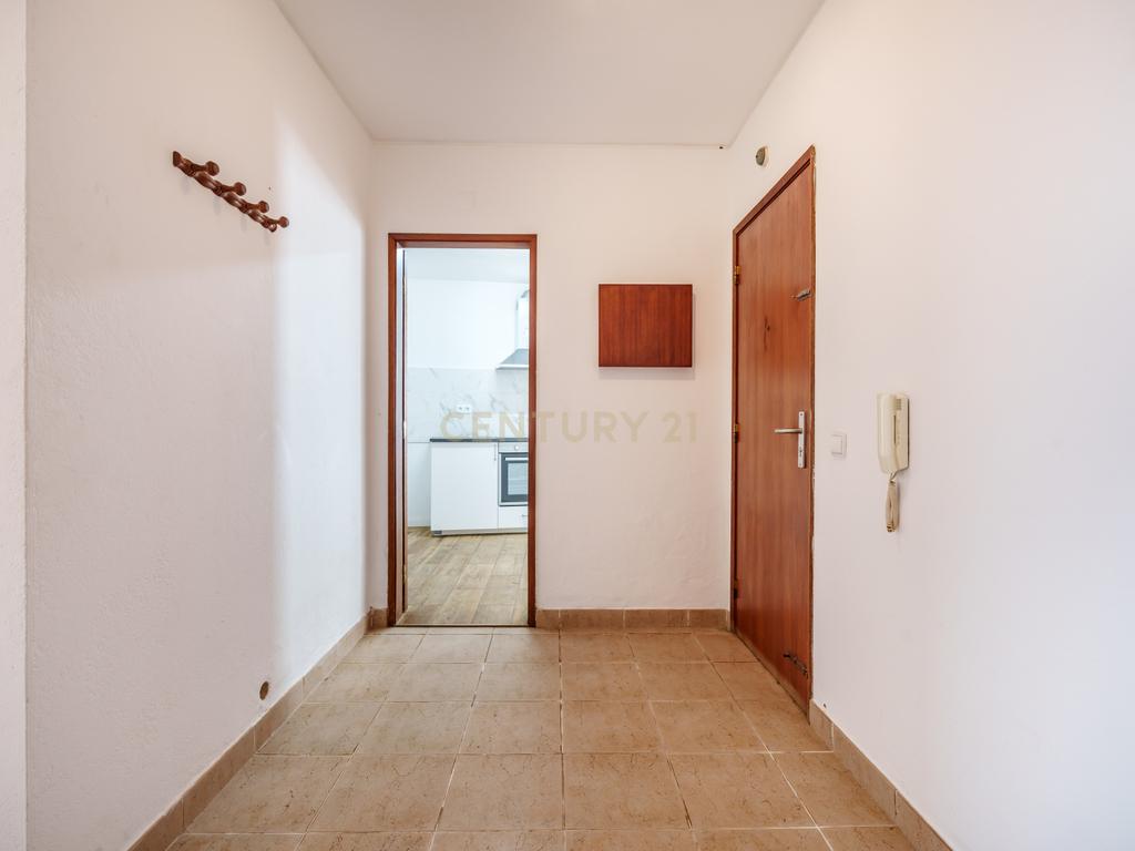 T2 renovado com varanda e terraço no Centro Histórico de Silves - Image 3