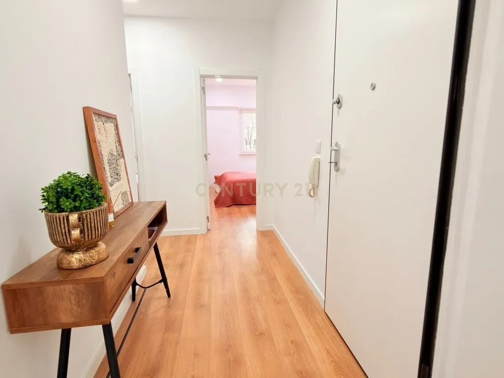 Espaçoso Apartamento T3 em Benfica - Image 15