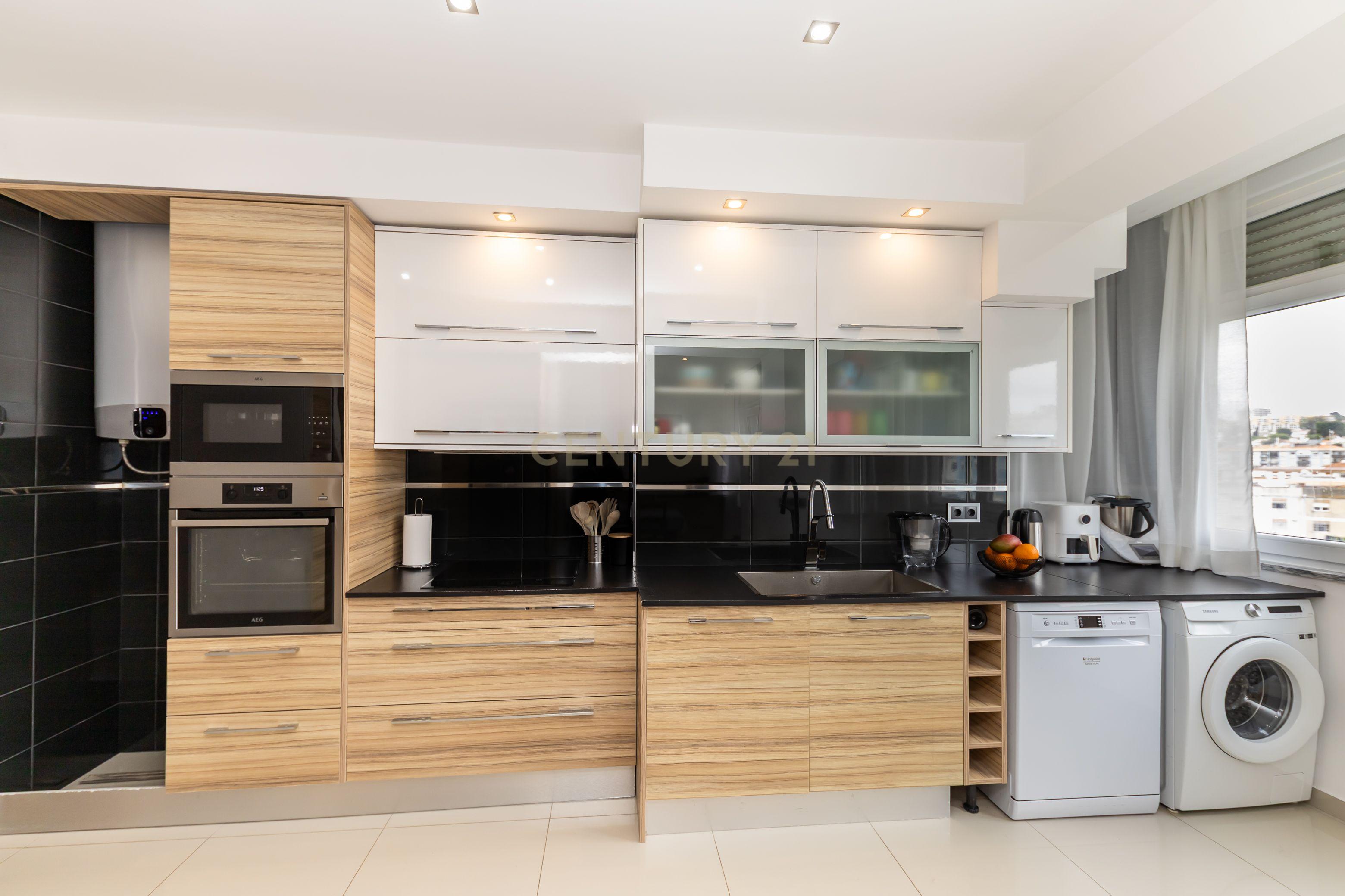 Apartamento T4 convertido em T3 - Totalmente Renovado com Materiais Premium no Centro de Setúbal - Image 31