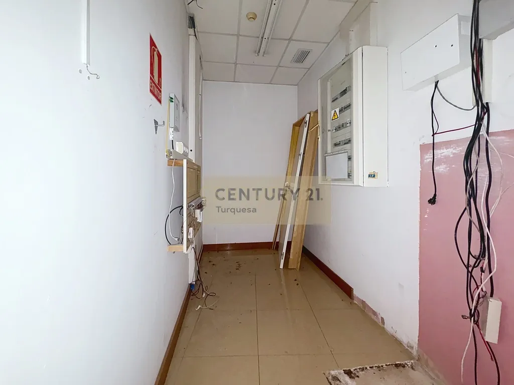 Amplo local comercial em Benalmádena, Málaga, com excelente localização - Image 13