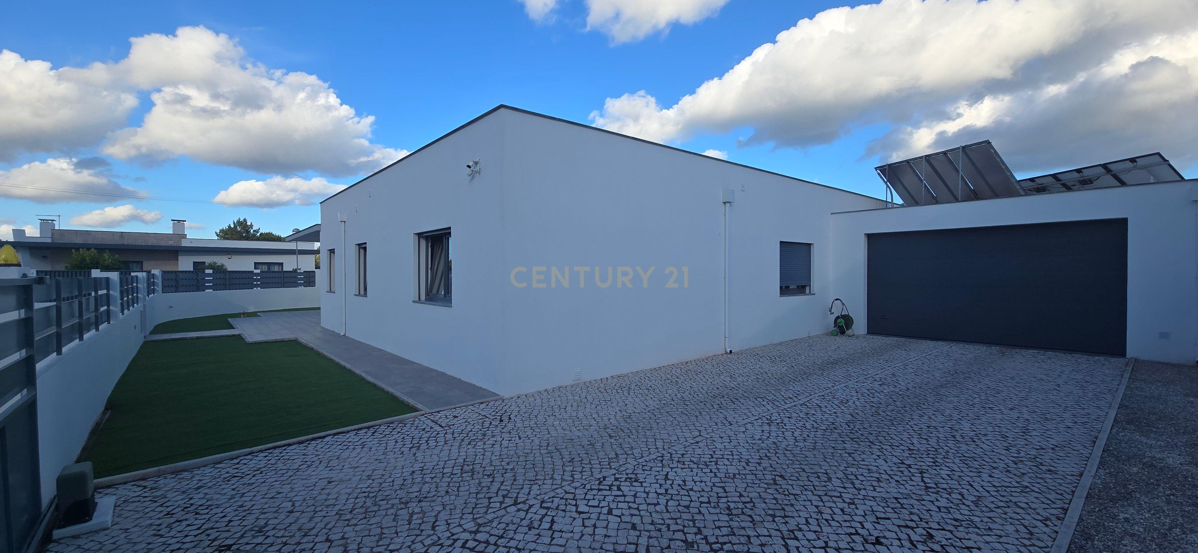 Fotografia 10 de Moderna Moradia T3 em Azeitão, Setúbal com Piscina e Jardim