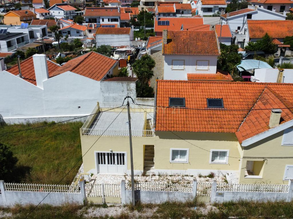 Moradia isolada, Charneca de Caparica, com 5+2 assoalhadas ( V3+1), lote de 584 m2, muito perto das praias   - Image 4