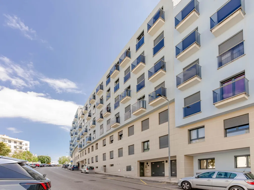 Apartamento T3 no Parque Luso com box e varanda - Image 19