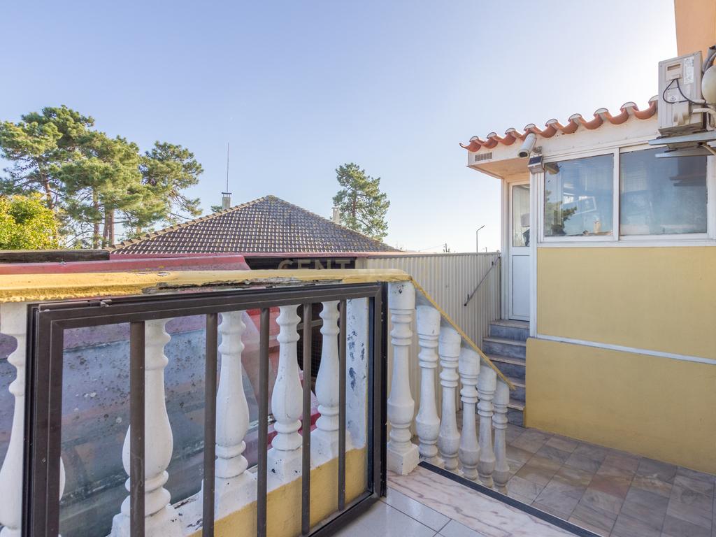 Quinta do Conde/ Courelas da Brava - Moradia isolada, legalizada, inserida em lote de 528m2, com habitação no 1º andar e oficina no r/c. - Image 17