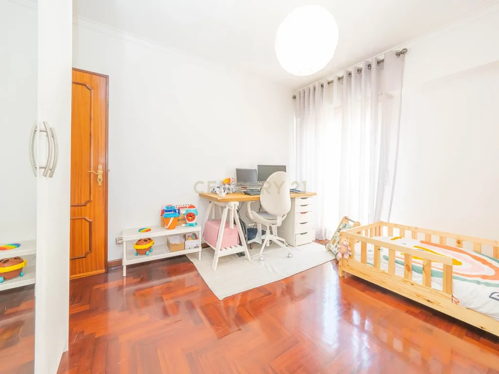Apartamento T2, com Parqueamento e Arrecadação, em Caneças - Image 18