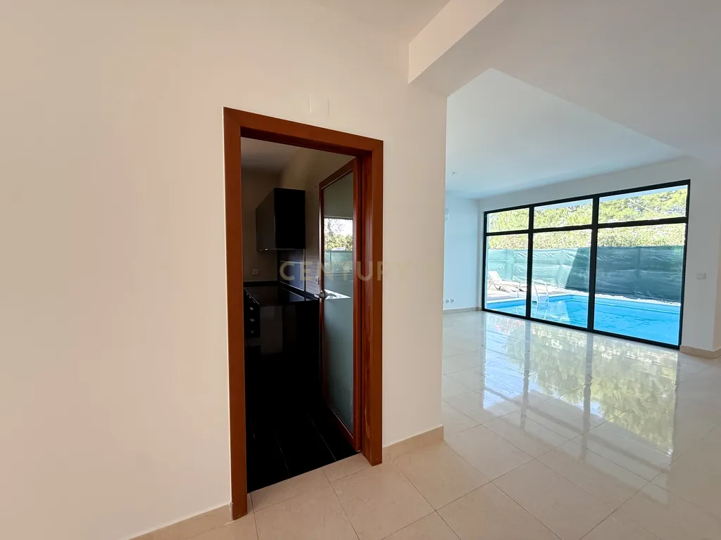 Moradia T5 para arrendamento no Palmela Village - Image 7