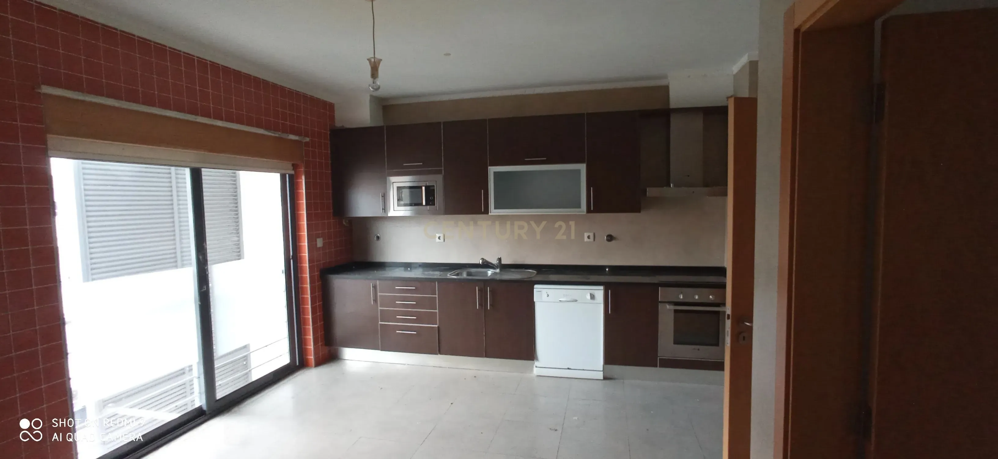 Apartamento T3, com Duas Varandas e Garagem na Vila Serena, Pinhal Novo - Image 10