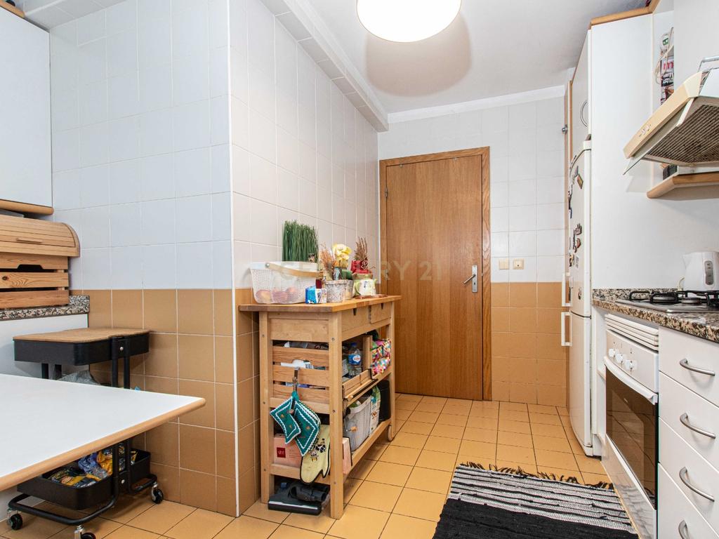 Apartamento T2 com Vista Panorâmica em Lisboa e um lugar de estacionamento na Rua Carlos Botelho - Lisboa  - Image 16