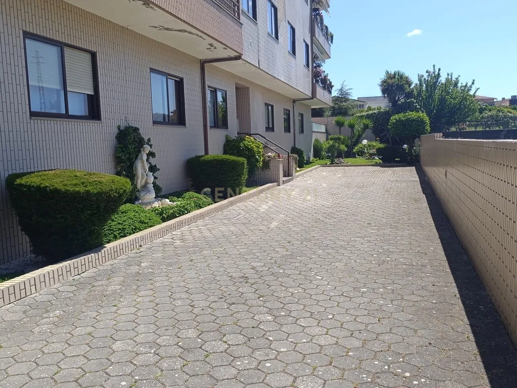 T2 com Terraço, Box, Condomínio Fechado no Centro de Arcozelo - Image 19