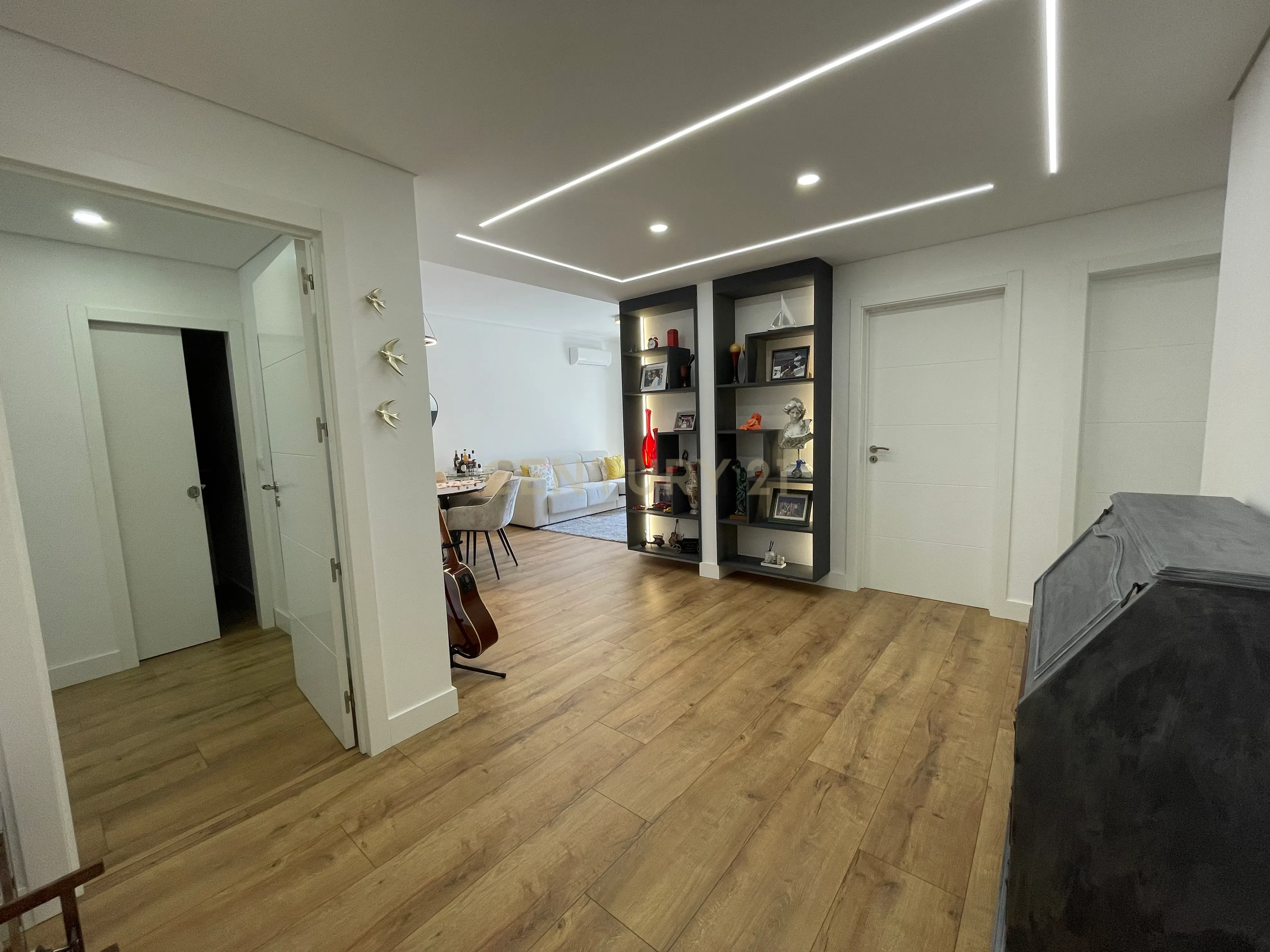 apartamento T2 situado numa das zonas mais privilegiadas de Almada - Image 1
