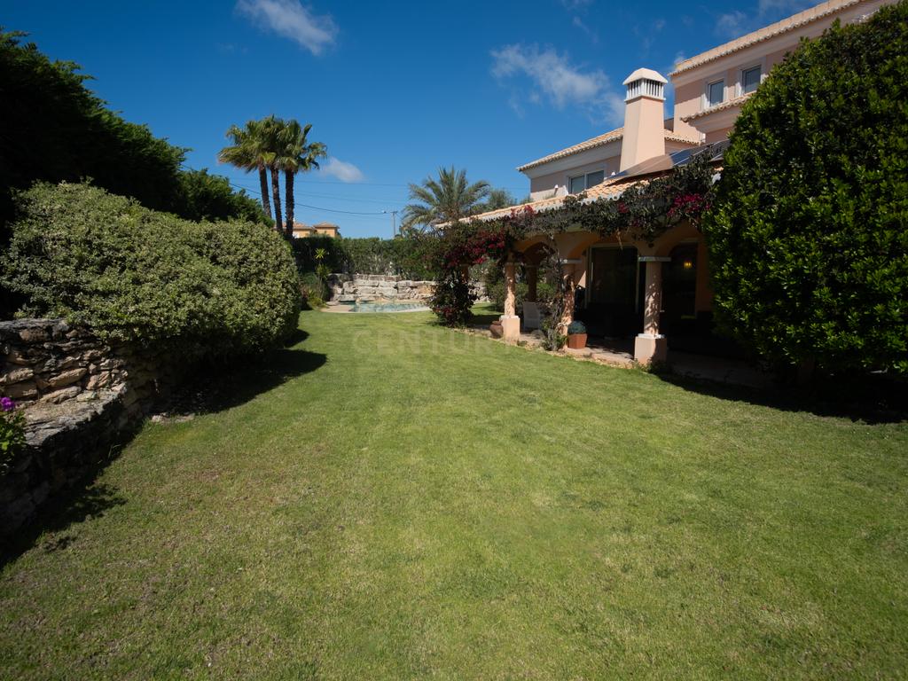 Moradia T5 com Piscina e Jardim em Lagoa, Faro - Image 6