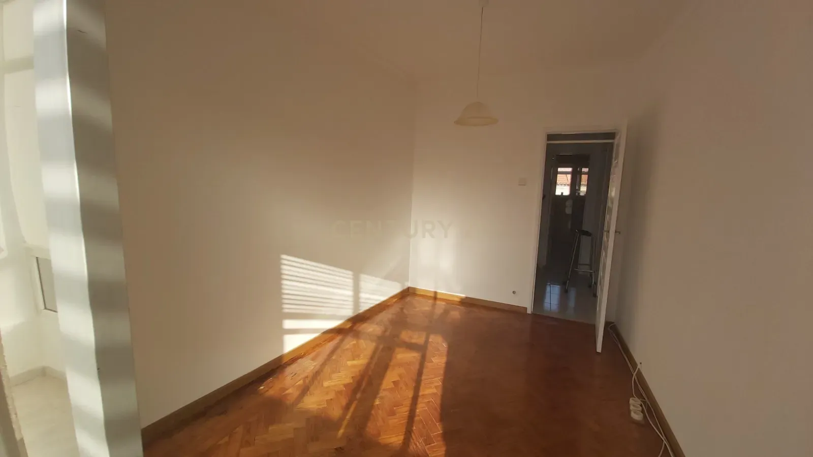 Fotografia 12 de Apartamento T2 em Almada na Av. Nuno Alvares Pereira.
