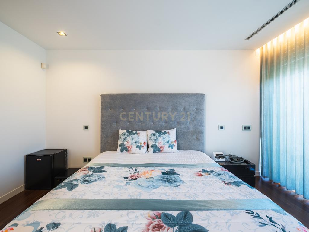 Luxuosa Moradia T4 com Piscina e Vista Panorâmica em Lousada - Image 43