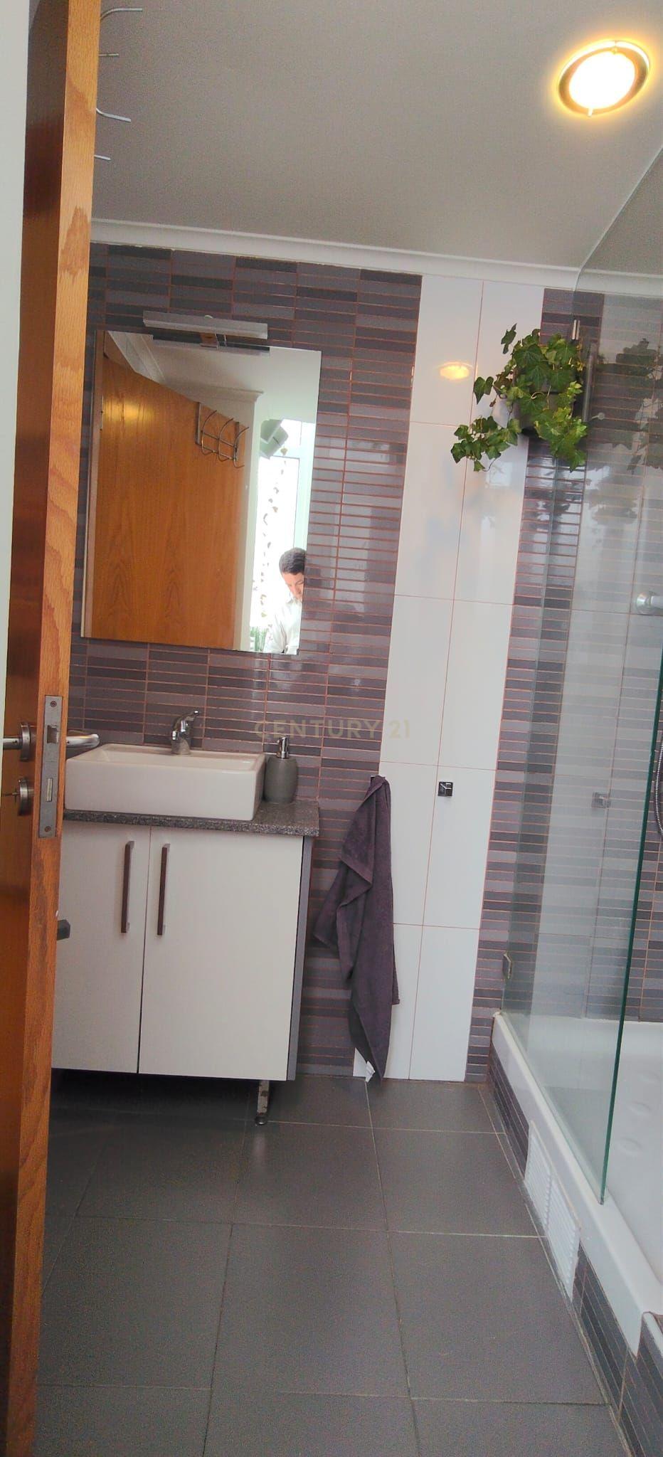 Fotografia 8 de Apartamento T2 com Vista Mar em Cruz Quebrada, Oeiras