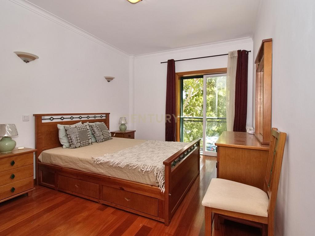 Apartamento T2 Mobilado, com Suíte, Varanda e Elevador em Caparide – São Domingos de Rana - Image 5