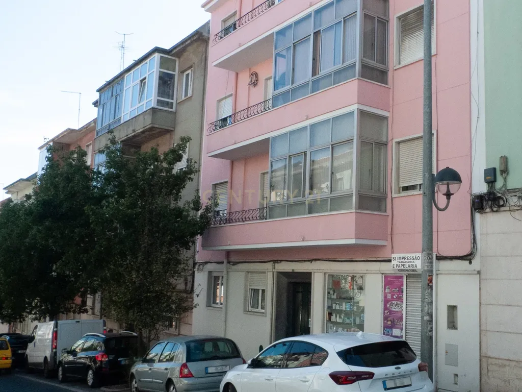 Apartamento T0 Remodelado, Amadora (com Inquilino) - Image 4