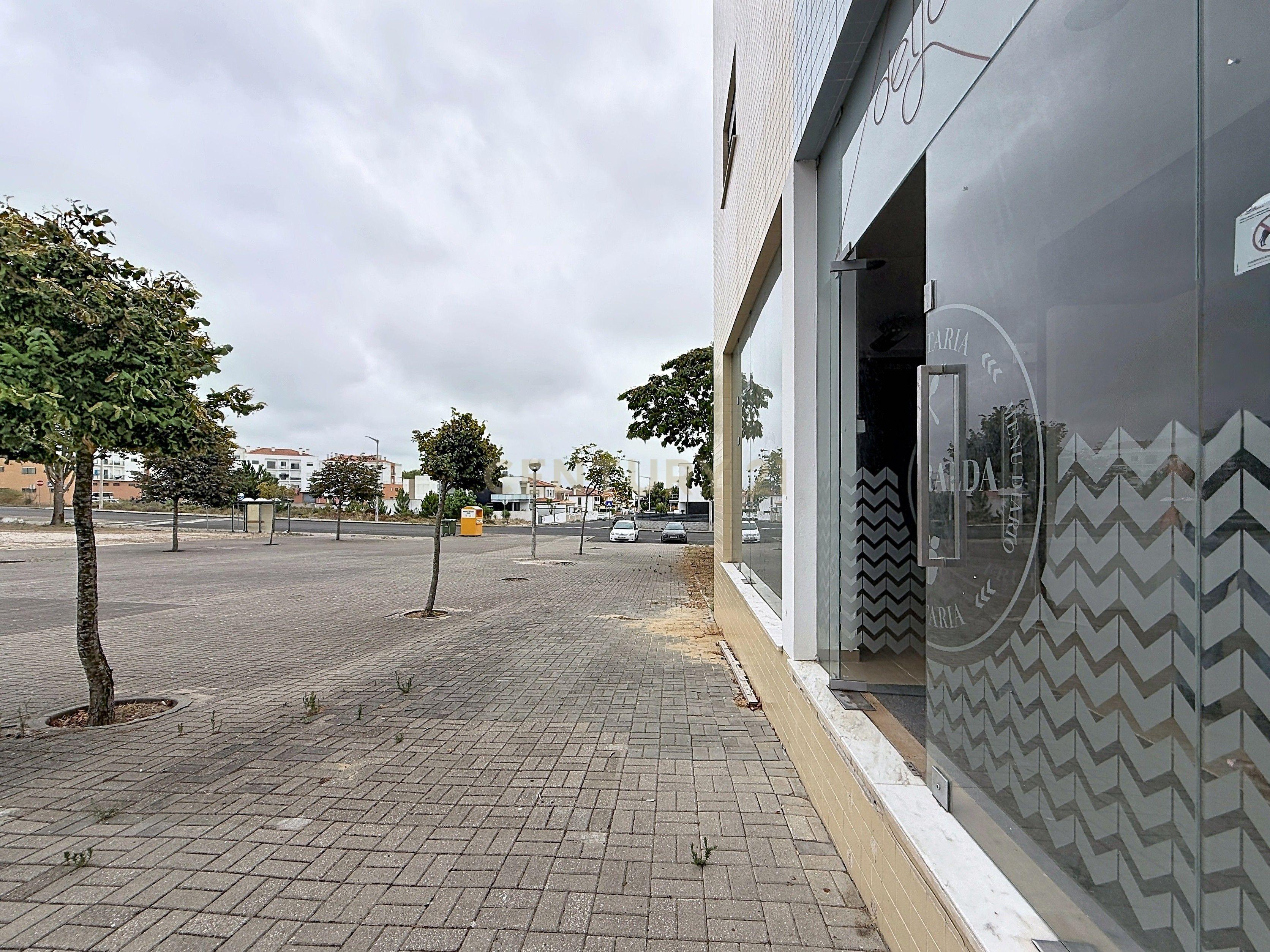 Fotografia 4 de Espaço comercial versátil e estrategicamente bem localizado  - Oportunidade Única