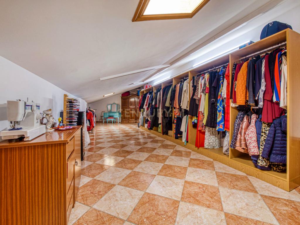 Moradia localizada na capital de distrito, no coração do Nordeste Transmontano. - Image 28