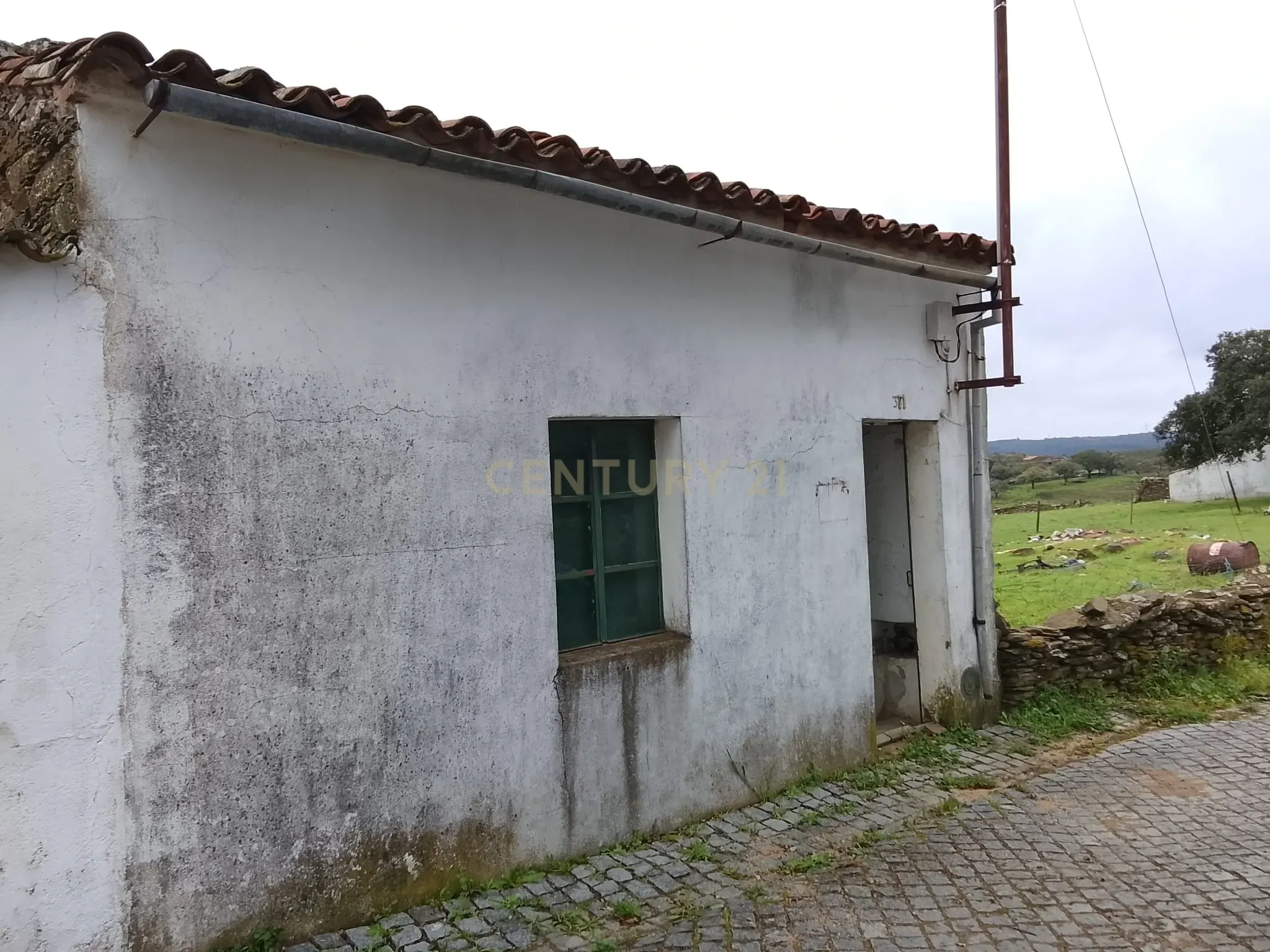 Oportunidade Investimento! Moradia T2 p/recuperar, Salavessa, Nisa
