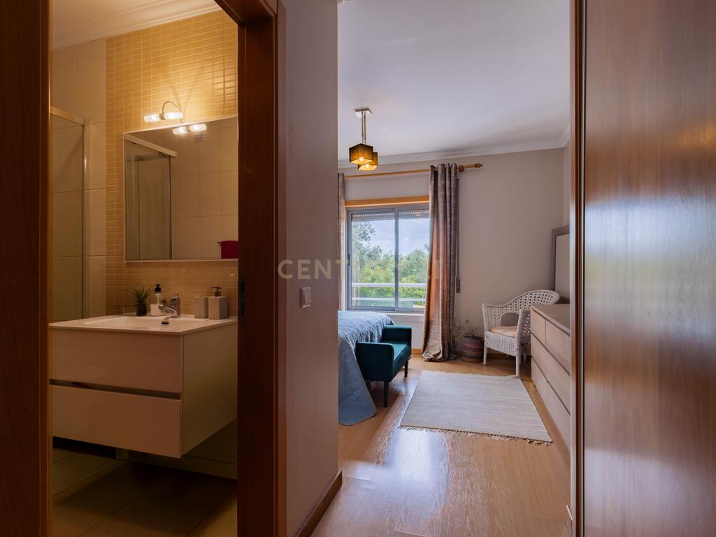 🌿 Oportunidade Única: T3 em Condomínio Fechado com Vista Deslumbrante e Máxima Tranquilidade! - Image 19