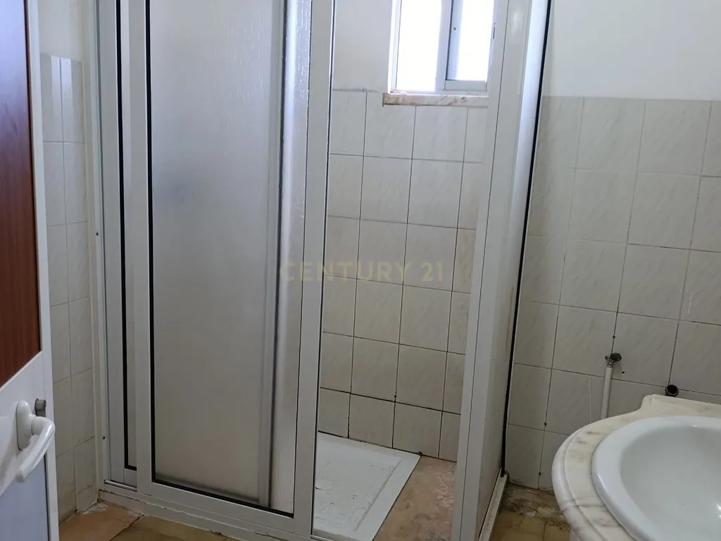 Quinta 8000m2 com 4 Moradias T2 e T3 - Image 29