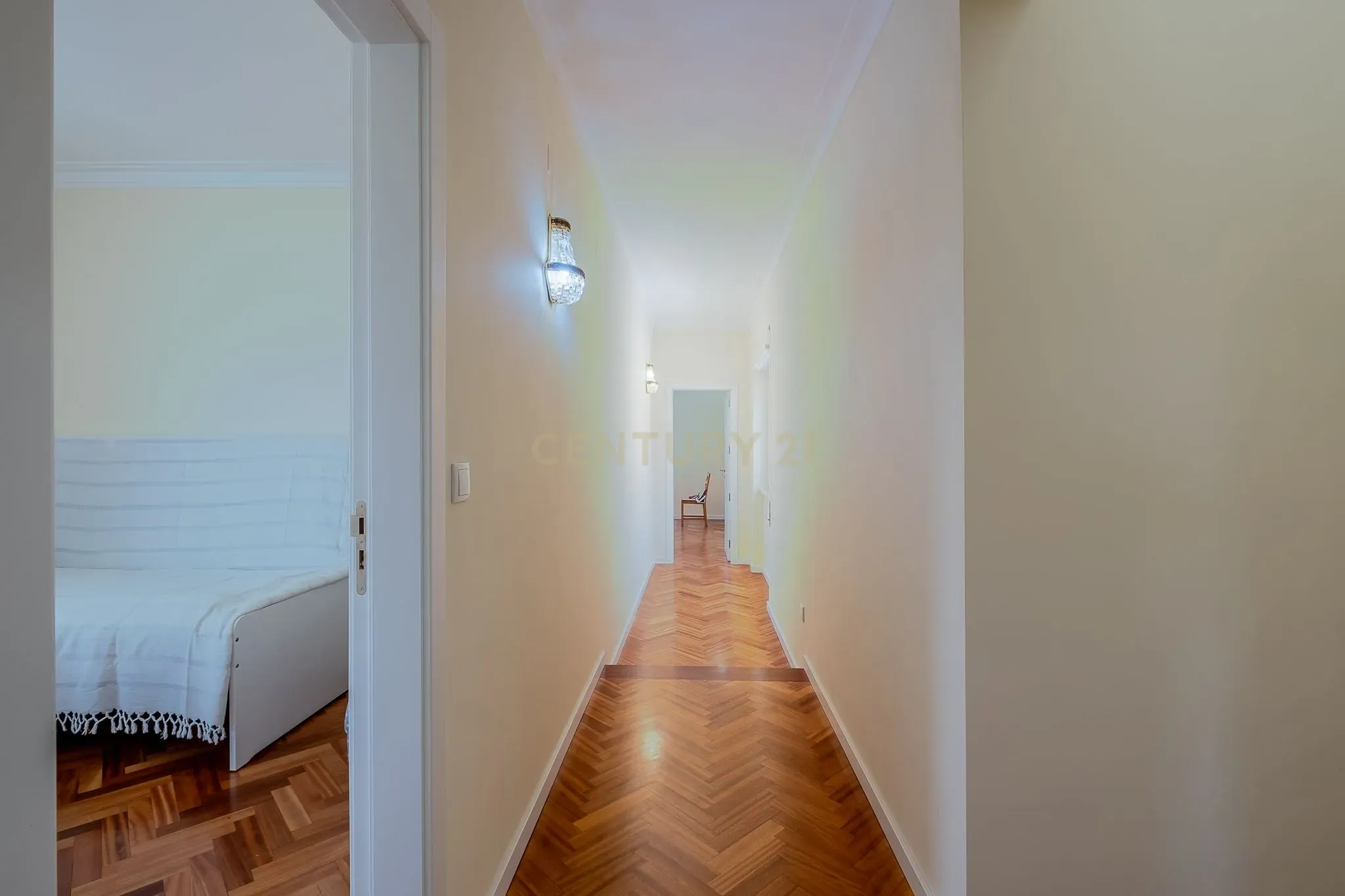 Térrea T4 recentemente remodelada inserida num terreno plano com 1800 m² - Image 39
