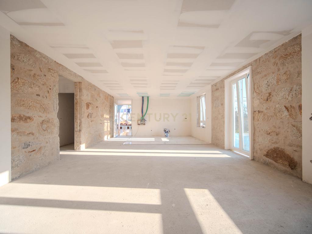 Moradia T3 com Espaço Comercial | São Pedro da Cova (Adega Azul) - Image 18