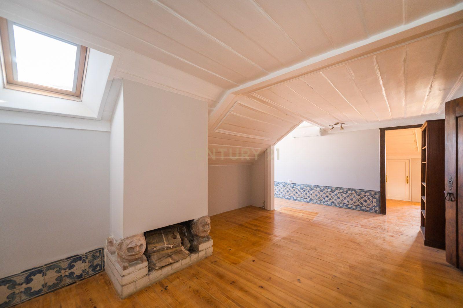 Fotografia 3 de Excelente Apartamento T2 | Janelas Verdes