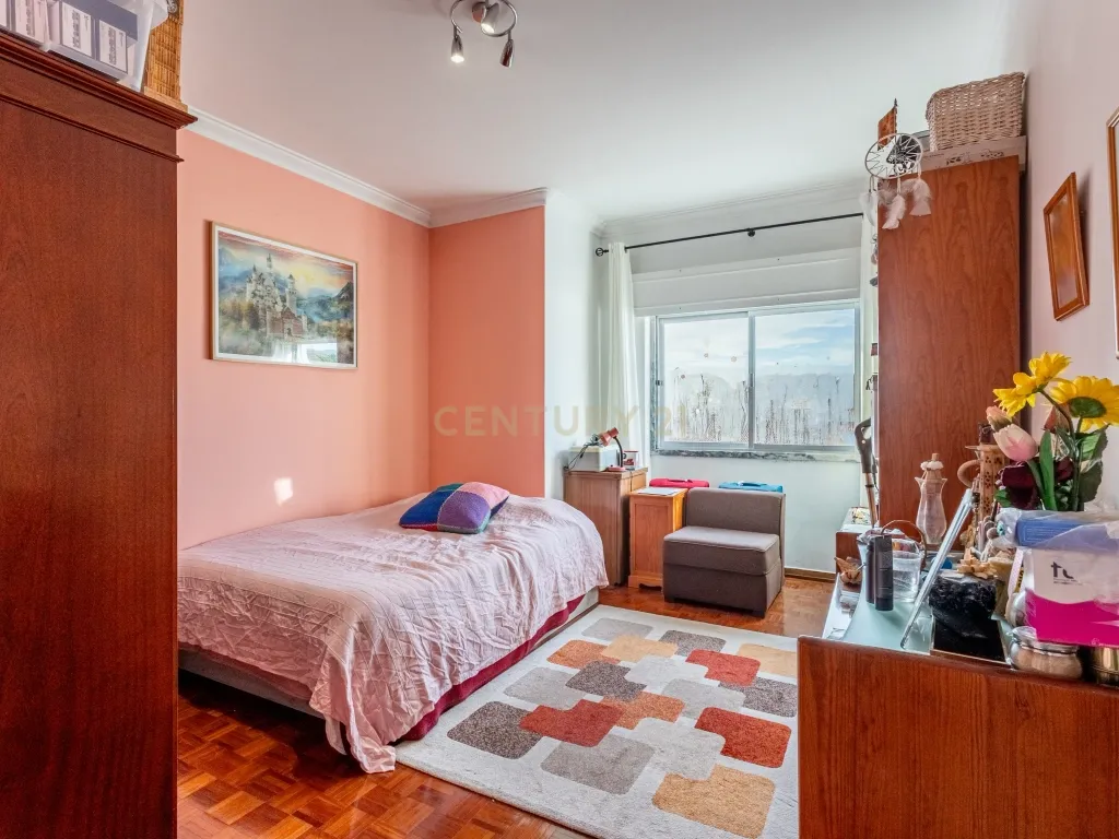 Apartamento T3 com garagem Box em Algueirão Mem Martins - Image 16