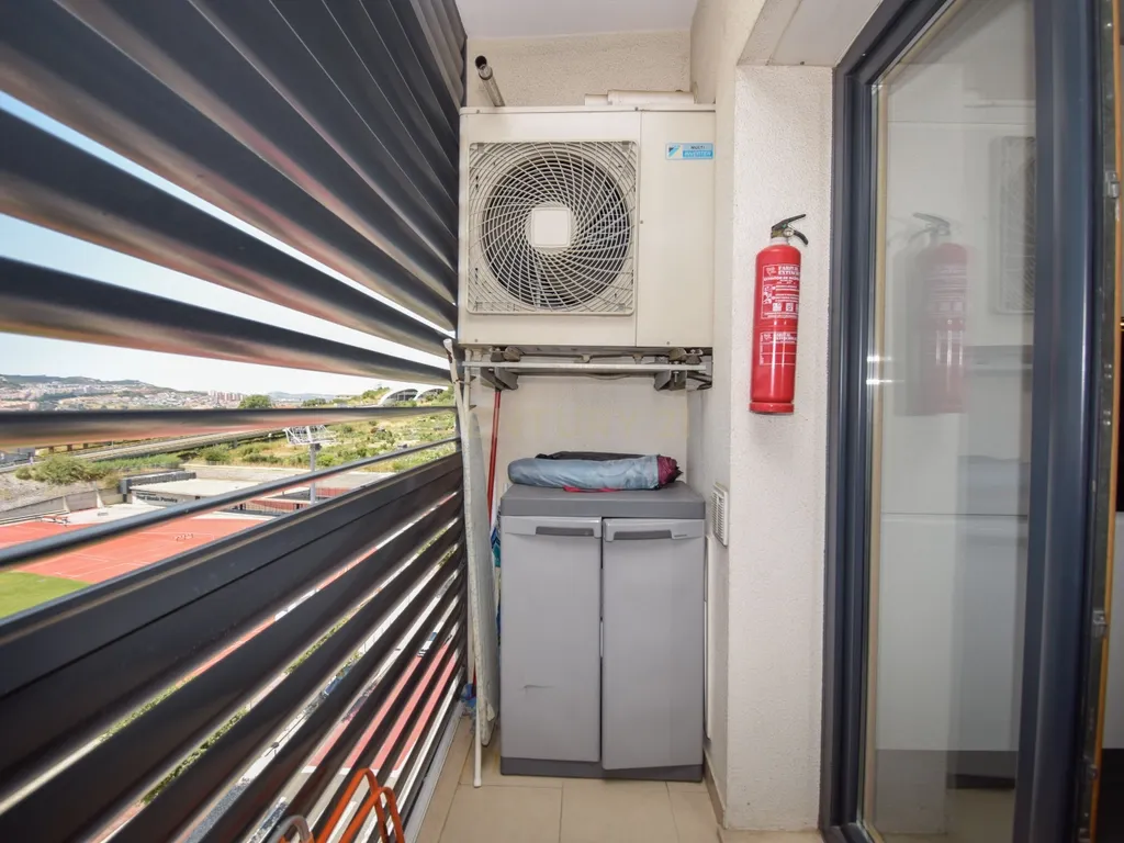 Apartamento T3 com Áreas Generosas e Vista Desafogada - Image 31