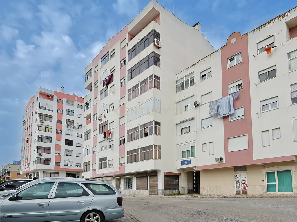 Apartamento T1 com Vista Panorâmica no Seixal - Image 21