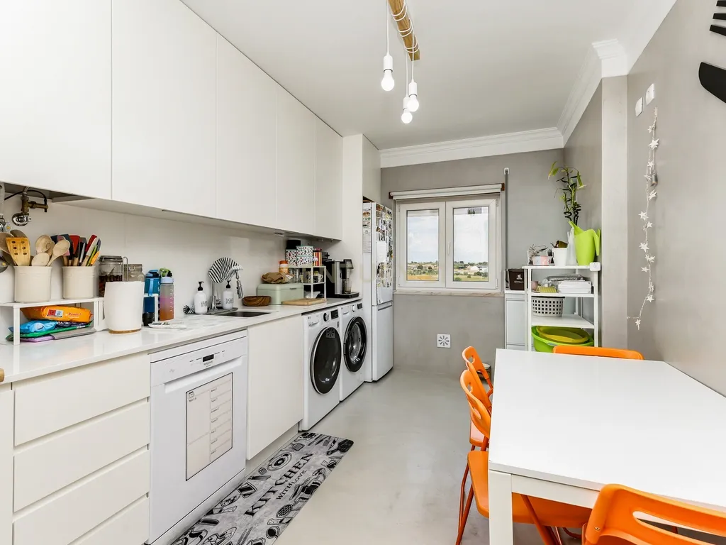 Apartamento T3 no Montijo com garagem, arrecadação e varandas - Image 2