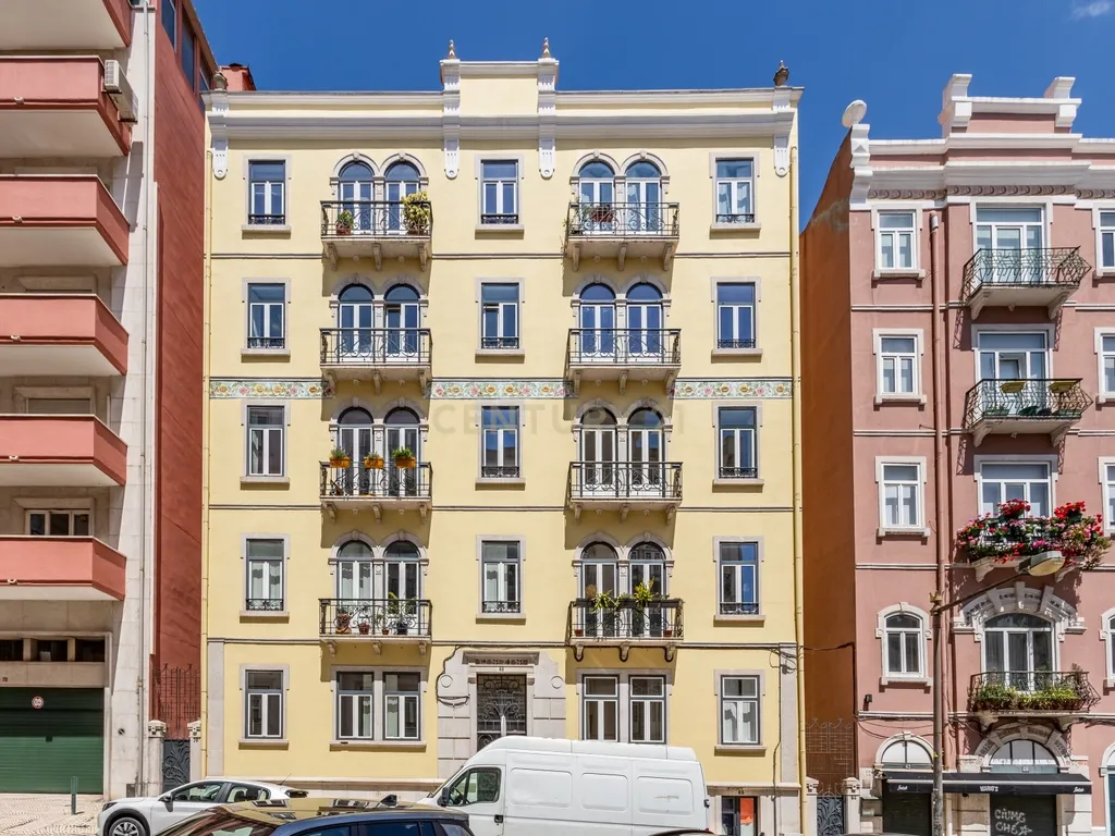 Apartamento T4 Renovado em Santo António, Lisboa — Onde a elegância se sente em cada detalhe - Image 39