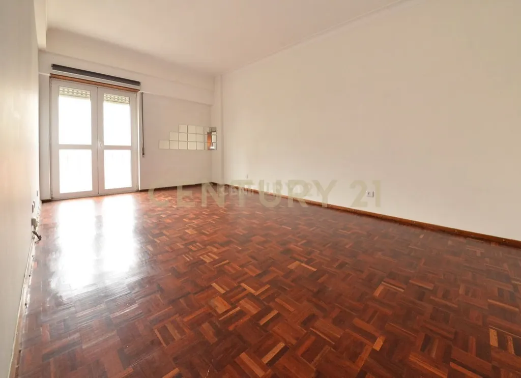 T1 PARA ARRENDAMENTO NA RUA SARAIVA DE CARVALHO JUNTO AO RATO - Image 12