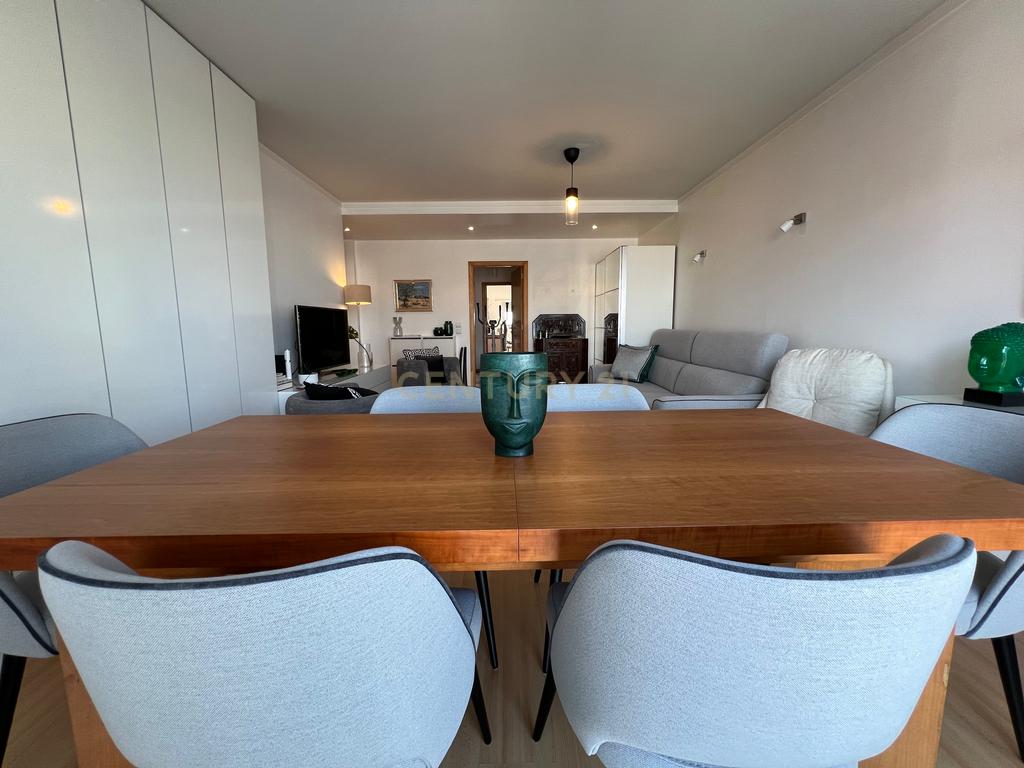 Apartamento T3 com vista desafogada e excelente luminosidade em Lumiar - Image 2