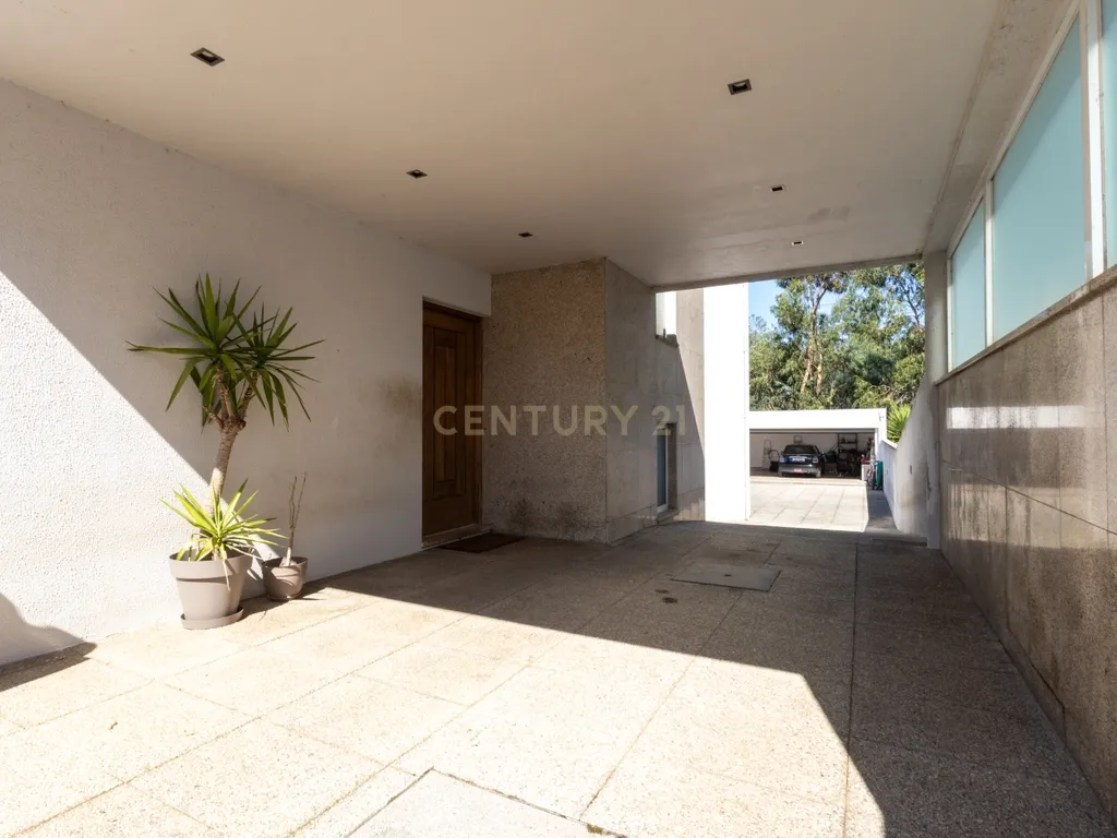 Moradia T3 de Excelência na Maia| 398 m² | 3 Suítes | Garagem para várias Viaturas - Image 4